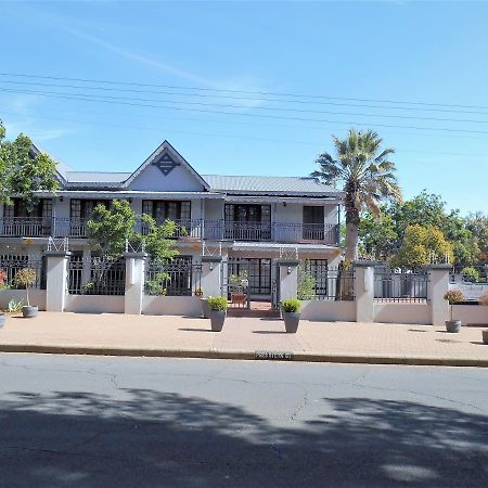 Oakwood Lodge Bloemfontein Exterior foto The main building of the school