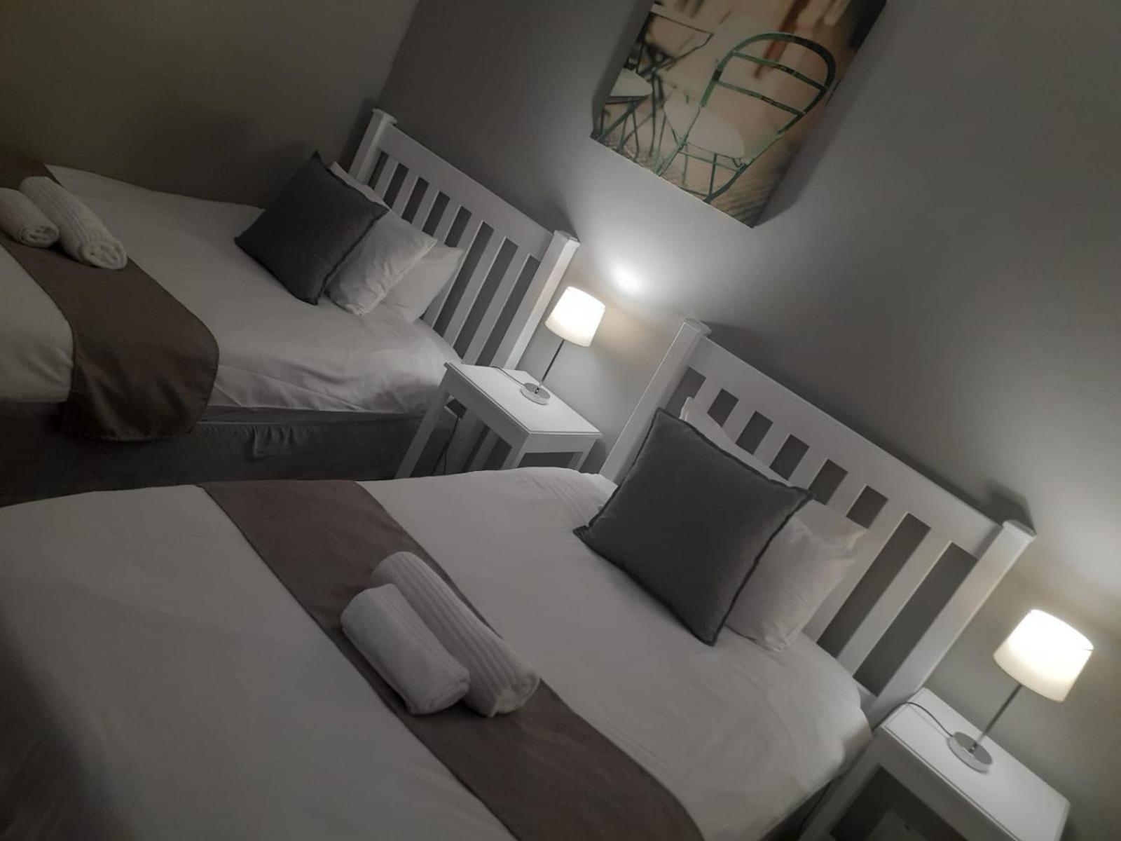 Oakwood Lodge Bloemfontein Exterior foto A room at the hotel