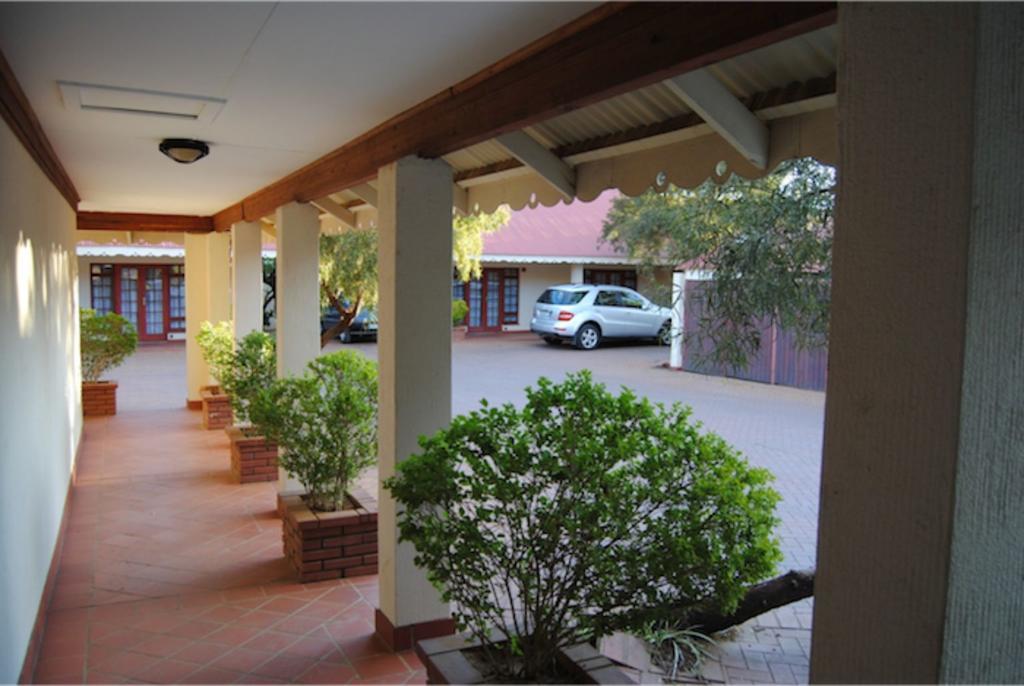Oakwood Lodge Bloemfontein Exterior foto The hotel's interior